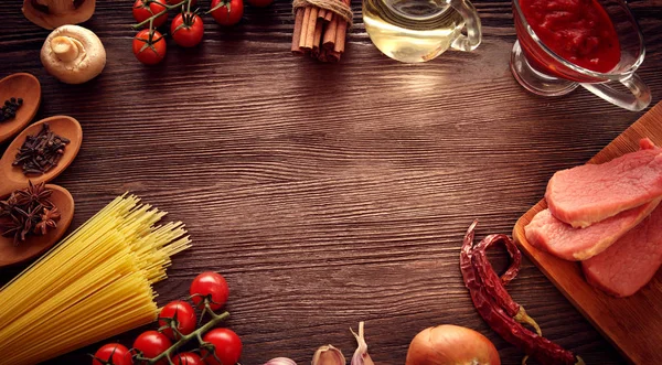 Todo sobre mesa de madera para la preparación de sa aguda italiana — Foto de Stock