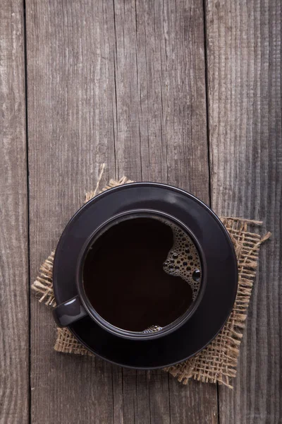 Šálek espresso kávy na starý dřevěný stůl ročník — Stock fotografie