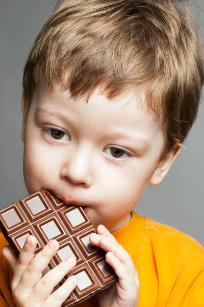 Boy with chocolate bar — Stock Photo, Image