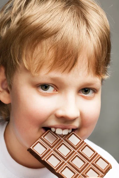 Boy with chocolate bar — Stock Photo, Image