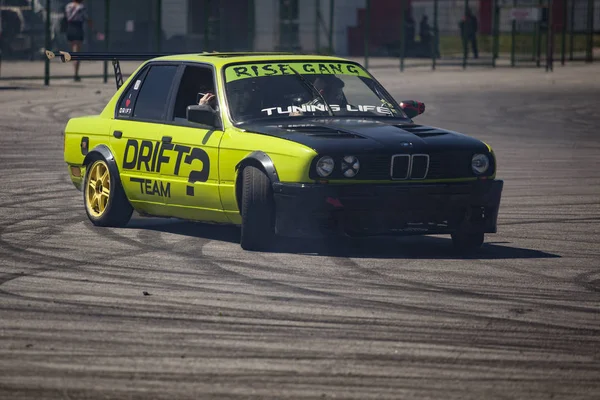 Belgorod, Rosja - 13 października 2018: Samochód wyścigowy drift w akcji — Zdjęcie stockowe