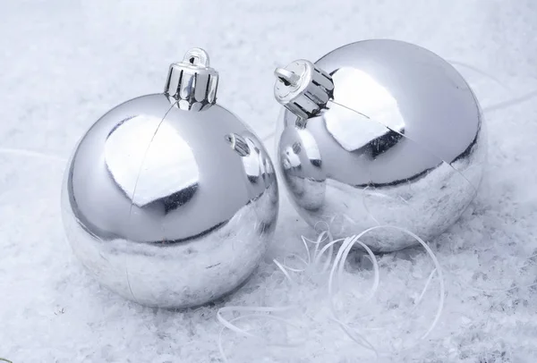 Christmas ball decorations on snow background — Stock Photo, Image