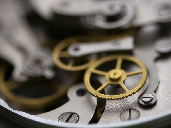 Часовой механизм старых винтажных часов. макроснимок — стоковое фото