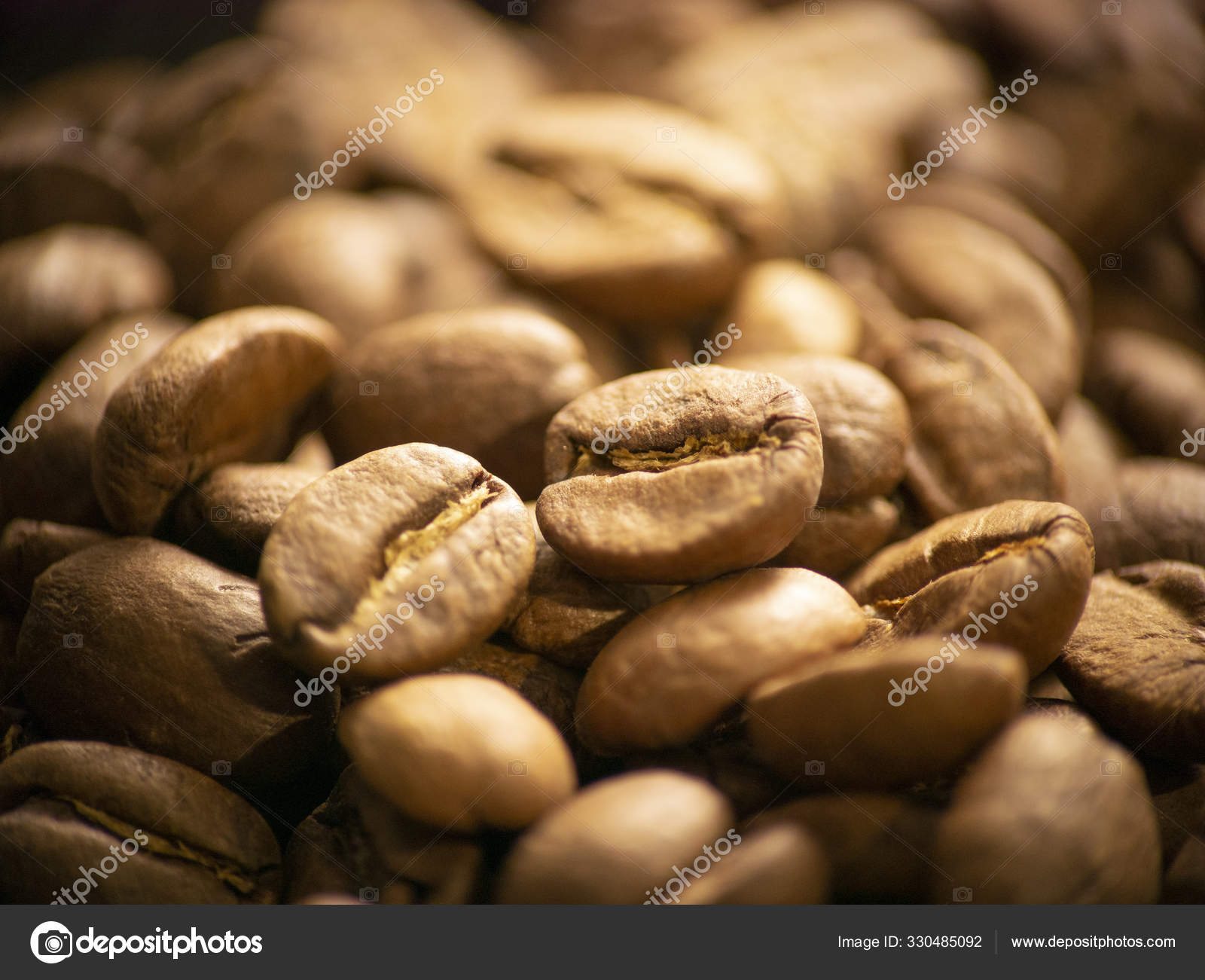 Grão de café preto torrado. Ingredientes aromáticos