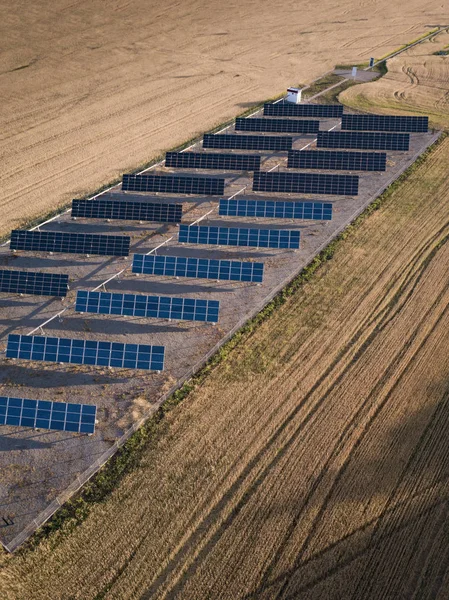 空中工业太阳能电池板 — 图库照片