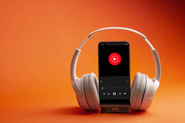 Belgorod Rosja Apr 2020 Telefon Komórkowy Logo Youtube Music Ekranie — Zdjęcie stockowe