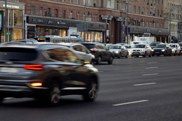 Moscow Russia Grudzień 2019 Zajęty Ruch Mieście Koncentruje Się Budowaniu — Zdjęcie stockowe