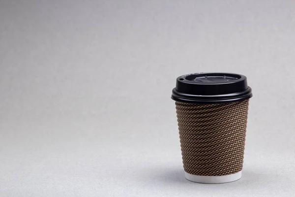 Papieren Beker Met Koffie Cappuccino Grijze Ondergrond Close — Stockfoto