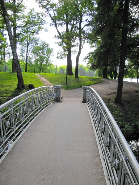 Brücke über den Fluss — Stockfoto