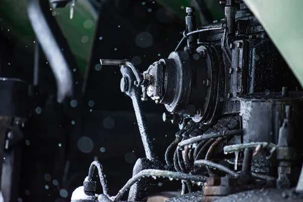New Year's steam engine in the winter. Close-up of an old snow-c — Stock Photo, Image