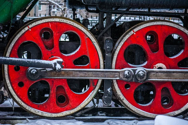 New Year's steam engine in the winter. Close-up of an old snow-c — Stock Photo, Image