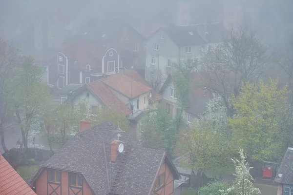 Zelenogradsk en la niebla. Un suburbio de Kaliningrado . — Foto de Stock