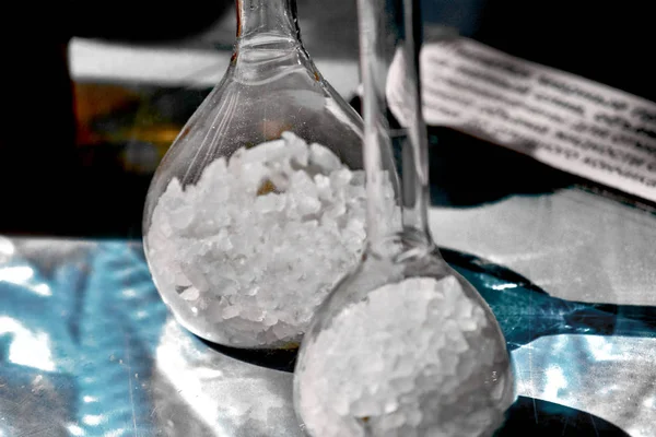 实验室或化学实验用玻璃器皿. — 图库照片