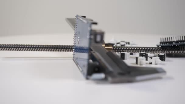 Prototyping Board Vernier Caliper Loden Schroef Met Verstrooide Drukknop Schakelaars — Stockvideo