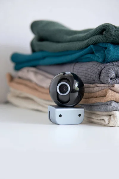 Webcam Versteckt Einem Kleiderstapel Zur Verdeckten Überwachung Des Hauses Überwachungs — Stockfoto