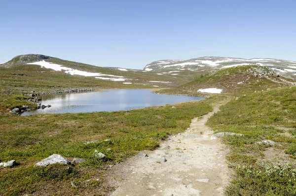 Lapplands landskap och vandring sökväg — Stockfoto