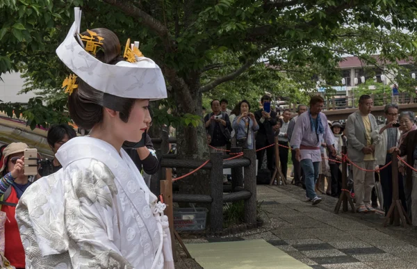 伝統的な衣装を着た日本の花嫁 — ストック写真