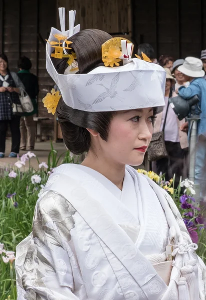 Mariée japonaise en costume traditionnel — Photo