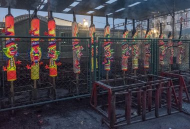 Dev renkli joss sopa yanan