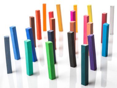 Çeşitli renk pastel tebeşir sopa