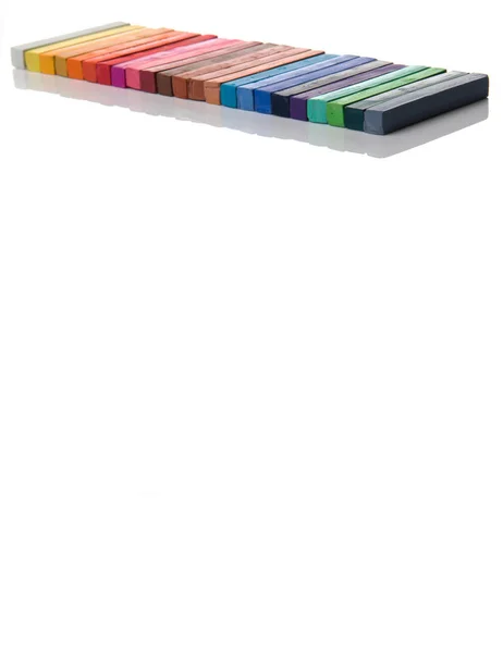 Различные цвета меловых пастельных палочек — стоковое фото