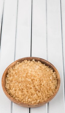 kahverengi şeker kabın içinde