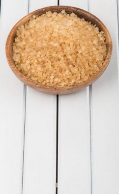 kahverengi şeker kabın içinde