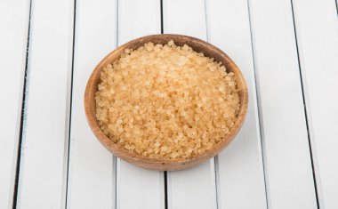 kahverengi şeker kabın içinde