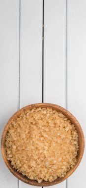 kahverengi şeker kabın içinde