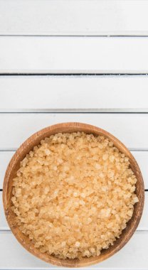 kahverengi şeker kabın içinde