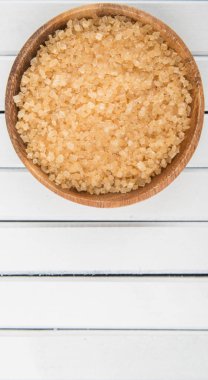 kahverengi şeker kabın içinde