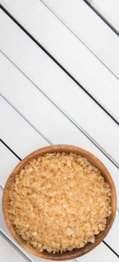 kahverengi şeker kabın içinde