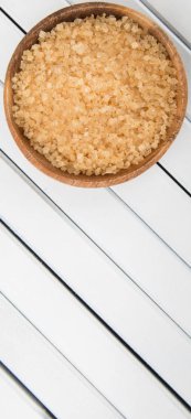 kahverengi şeker kabın içinde