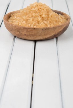 kahverengi şeker kabın içinde