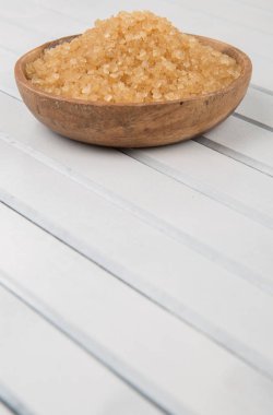 kahverengi şeker kabın içinde