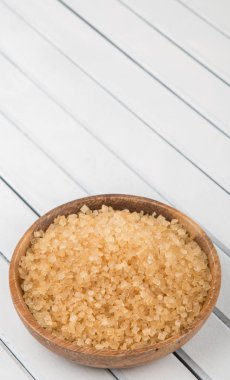 kahverengi şeker kabın içinde