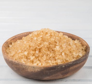 kahverengi şeker kabın içinde