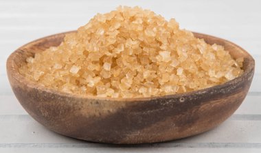 kahverengi şeker kabın içinde