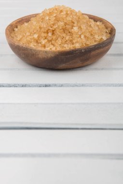 kahverengi şeker kabın içinde