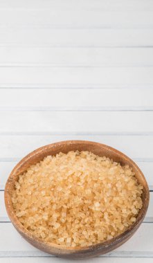 kahverengi şeker kabın içinde