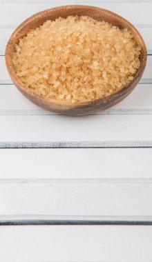 kahverengi şeker kabın içinde