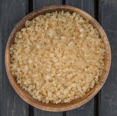 kahverengi şeker kabın içinde