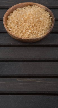 kahverengi şeker kabın içinde