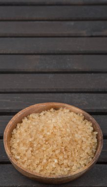 kahverengi şeker kabın içinde