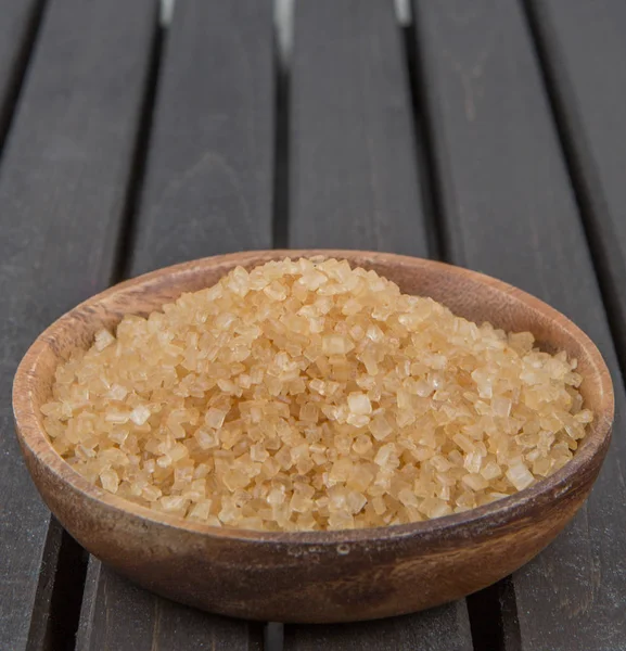 kahverengi şeker kabın içinde