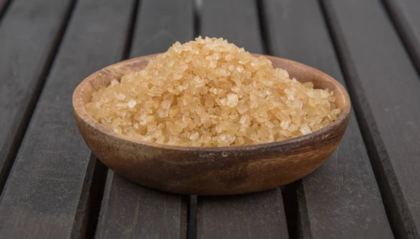 kahverengi şeker kabın içinde