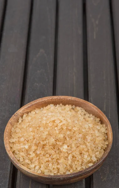 kahverengi şeker kabın içinde