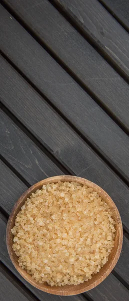 kahverengi şeker kabın içinde