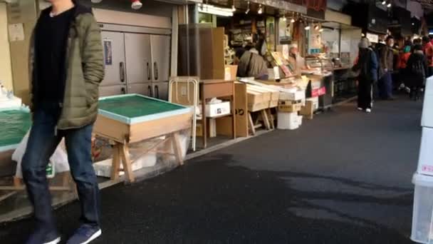 Tokyo Japonya Aralık 2017 Ziyaretçiler Karışarak Tsukiji Dış Pazarda Tokyo — Stok video