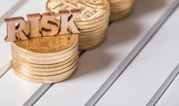 Risk Text Gold Coin Wooden Table Top — Stock Photo, Image